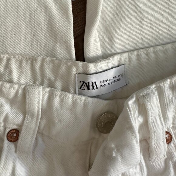 Zara white straight-leg jeans. - Picture 2 of 3
